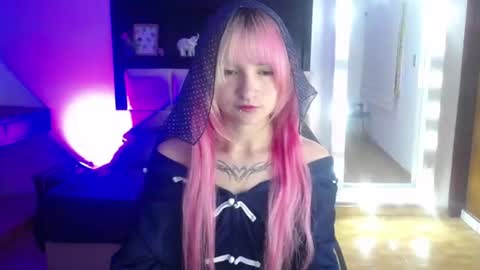 Snapshot of _charlotte_collins_ chatting on June 22, 3:53 pm _charlotte_collins_ online show from June 22, 3:53 pm