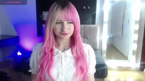 Snapshot of _charlotte_collins_ chatting on June 30, 3:46 pm _charlotte_collins_ online show from June 30, 3:46 pm