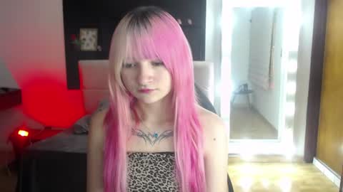 Snapshot of _charlotte_collins_ chatting on July 9, 4:44 pm _charlotte_collins_ online show from July 9, 4:44 pm