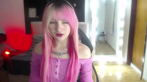 Snapshot of _charlotte_collins_ chatting on July 10, 4:53 pm _charlotte_collins_ online show from July 10, 4:53 pm