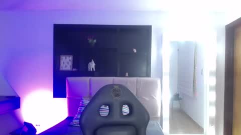 Snapshot of _charlotte_collins_ chatting on July 18, 4:00 pm _charlotte_collins_ online show from July 18, 4:00 pm