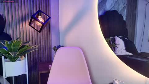 _charlotte_queen_ online show from April 28, 2:00 pm