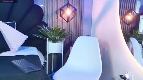 Snapshot of _charlotte_queen_ chatting on May 1, 1:26 pm _charlotte_queen_ online show from May 1, 1:26 pm