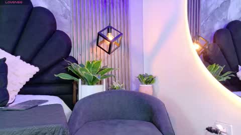 Snapshot of _charlotte_queen_ chatting on May 12, 1:19 pm _charlotte_queen_ online show from May 12, 1:19 pm