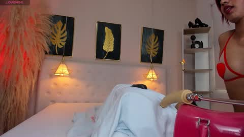 _cinnamon_star online show from December 19, 12:12 pm