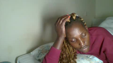 Snapshot of _clara01 chatting on February 12, 9:52 am clara online show from February 12, 9:52 am