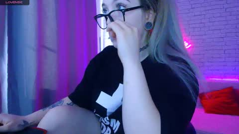 Nica online show from October 25, 5:37 am