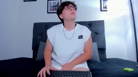 Snapshot of _daarcy chatting on January 19, 12:42 pm Darcy online show from January 19, 12:42 pm