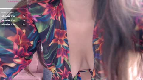 Snapshot of _dakota_j chatting on December 2, 8:44 pm Your Dakota online show from December 2, 8:44 pm