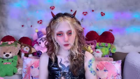 Kate online show from April 4, 5:43 pm