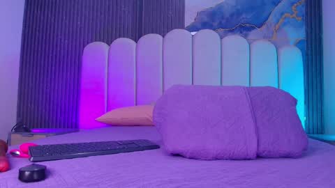 Dione online show from April 7, 7:14 pm