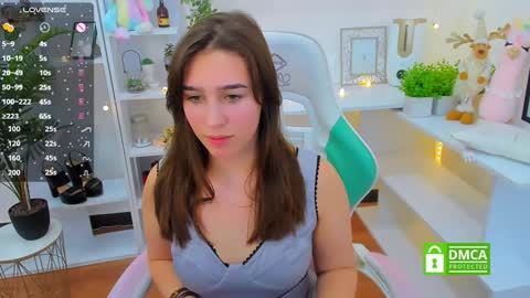 Snapshot of _eliizabeth__ chatting on December 15, 1:46 am Lizzy online show from December 15, 1:46 am
