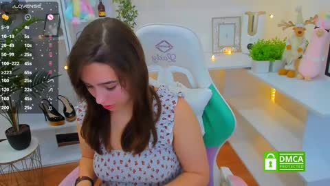 Snapshot of _eliizabeth__ chatting on December 15, 10:04 pm Lizzy online show from December 15, 10:04 pm
