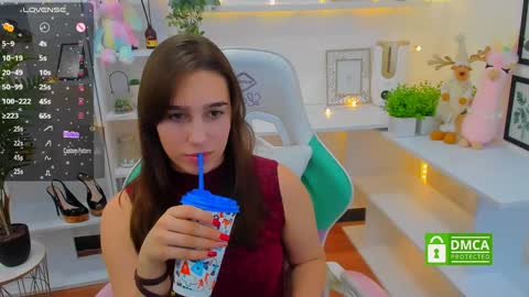 Snapshot of _eliizabeth__ chatting on December 17, 12:45 am Lizzy online show from December 17, 12:45 am