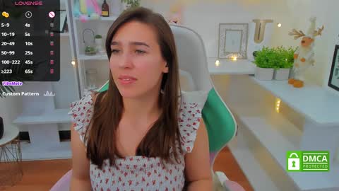 Snapshot of _eliizabeth__ chatting on January 5, 3:43 am Lizzy online show from January 5, 3:43 am