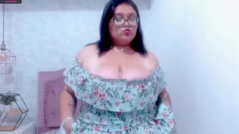 Ellhe  online show from December 4, 3:54 pm