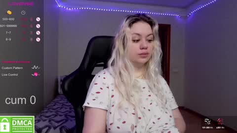 chloue and Gretta online show from February 8, 8:09 am