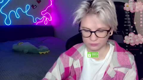 chloue and Gretta online show from November 15, 7:10 pm