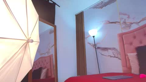 Snapshot of _ema_jones_ chatting on November 8, 11:32 am Ema online show from November 8, 11:32 am