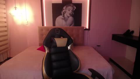 _emaa_ online show from November 5, 12:27 pm