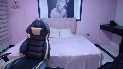 _emaa_ online show from November 7, 12:16 pm