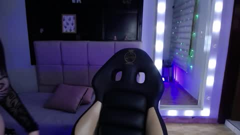 _emaa_ online show from November 12, 7:57 pm