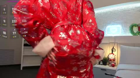 Snapshot of _emiliaa_ chatting on December 26, 5:37 am Milana online show from December 26, 5:37 am