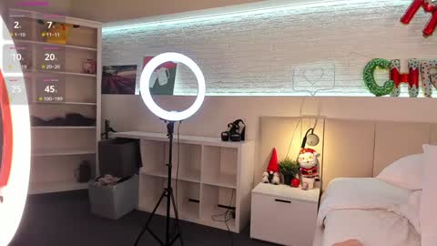 Snapshot of _emiliaa_ chatting on January 4, 9:10 am Milana online show from January 4, 9:10 am
