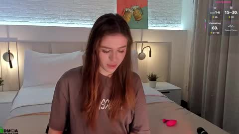 Snapshot of _emiliaa_ chatting on September 17, 9:33 am Milana online show from September 17, 9:33 am