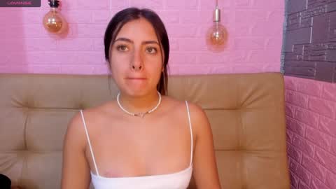 Snapshot of _emma_diamond_ chatting on December 5, 1:38 pm Emma online show from December 5, 1:38 pm