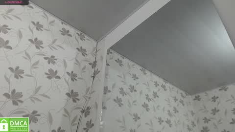 Snapshot of _emma_diamond_ chatting on December 21, 7:27 pm Emma online show from December 21, 7:27 pm