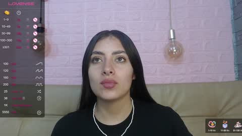 Snapshot of _emma_diamond_ chatting on December 28, 6:50 pm Emma online show from December 28, 6:50 pm