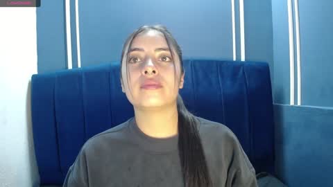 Snapshot of _emma_diamond_ chatting on February 8, 1:22 am Emma online show from February 8, 1:22 am
