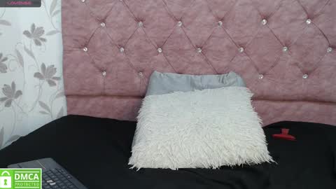 Snapshot of _emma_diamond_ chatting on February 10, 11:34 pm Emma online show from February 10, 11:34 pm