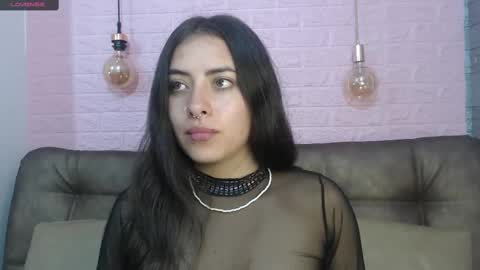Snapshot of _emma_diamond_ chatting on February 13, 5:01 pm Emma online show from February 13, 5:01 pm