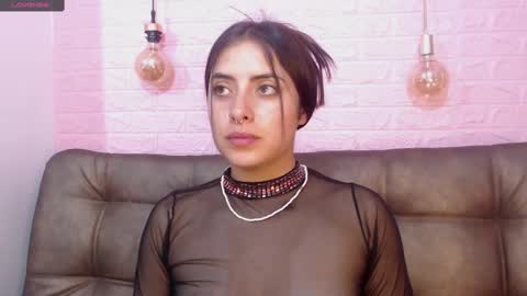 Snapshot of _emma_diamond_ chatting on February 13, 11:04 pm Emma online show from February 13, 11:04 pm