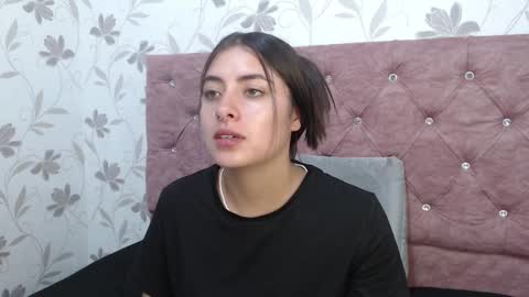 Snapshot of _emma_diamond_ chatting on March 10, 1:12 am Emma online show from March 10, 1:12 am
