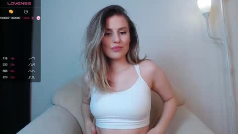 _esmeraldiyaa_ online show from January 23, 9:07 pm