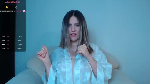 _esmeraldiyaa_ online show from February 2, 10:39 pm