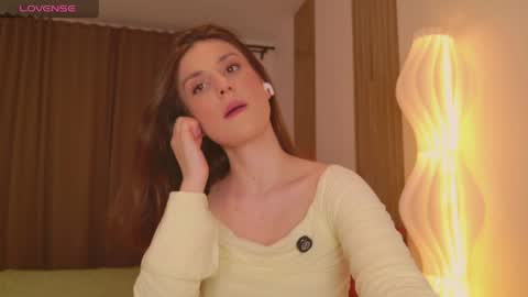 _esmeraldiyaa_ online show from April 15, 6:15 pm