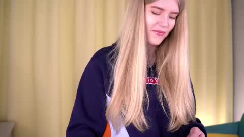 Snapshot of _ethereal_vibe_ chatting on March 3, 4:18 am Maria online show from March 3, 4:18 am