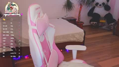 Evie online show from December 22, 5:34 am