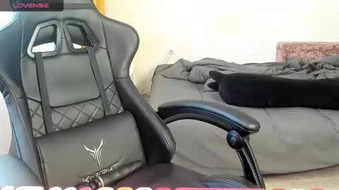 Snapshot of _feralberry__ chatting on October 11, 6:12 am Alis online show from October 11, 6:12 am