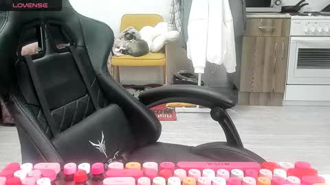 Snapshot of _feralberry__ chatting on February 6, 7:56 am Alis online show from February 6, 7:56 am