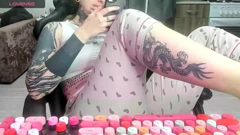 Snapshot of _feralberry__ chatting on February 8, 7:28 pm Alis online show from February 8, 7:28 pm