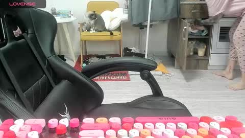 Snapshot of _feralberry__ chatting on February 9, 7:45 am Alis online show from February 9, 7:45 am