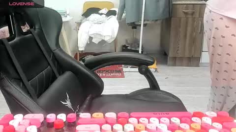 Snapshot of _feralberry__ chatting on February 12, 8:31 am Alis online show from February 12, 8:31 am