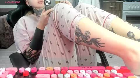 Snapshot of _feralberry__ chatting on February 15, 7:16 am Alis online show from February 15, 7:16 am