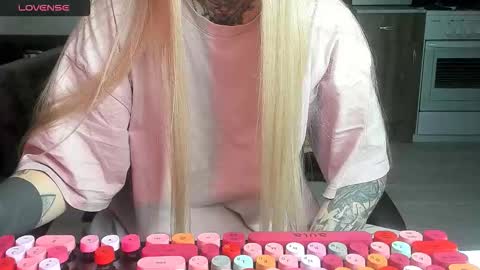 Snapshot of _feralberry__ chatting on February 22, 2:56 am Alis online show from February 22, 2:56 am