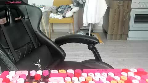 Snapshot of _feralberry__ chatting on February 27, 8:03 am Alis online show from February 27, 8:03 am